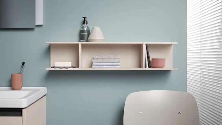 thiết kế nhà tắm hiện đại với kệ treo tường