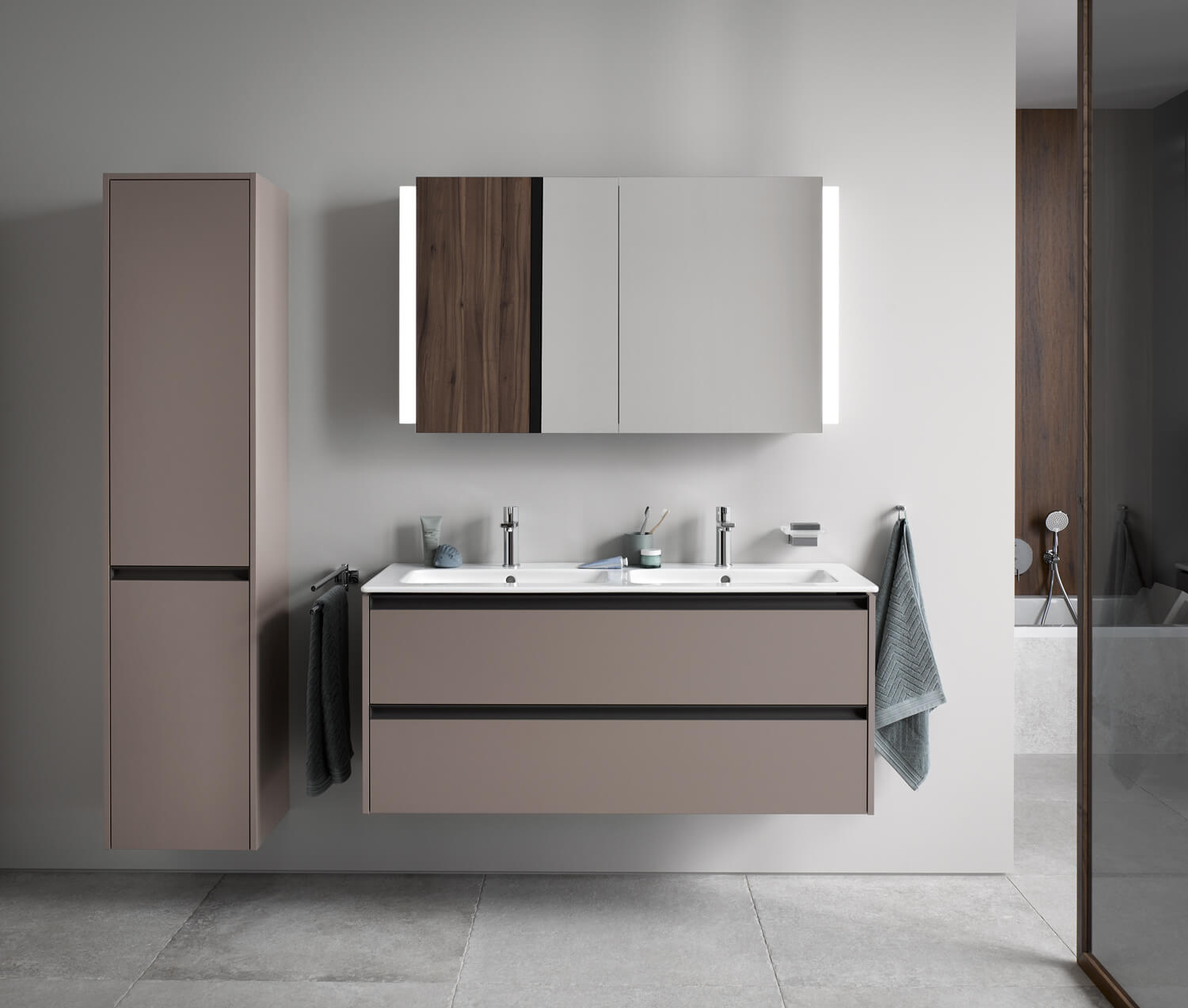 Bright bathroom with Ketho. 2 bathroom furniture
